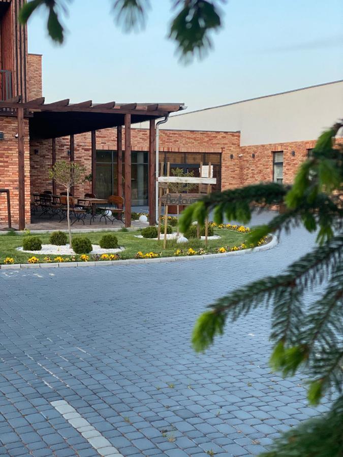 Zajazd W Bialej Grodzisk Wielkopolski Exterior photo